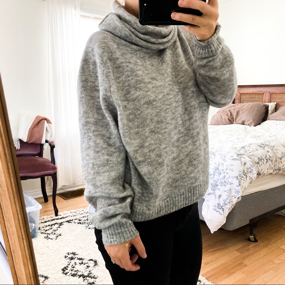 H&M Grey Oversized Turtleneck Size XS